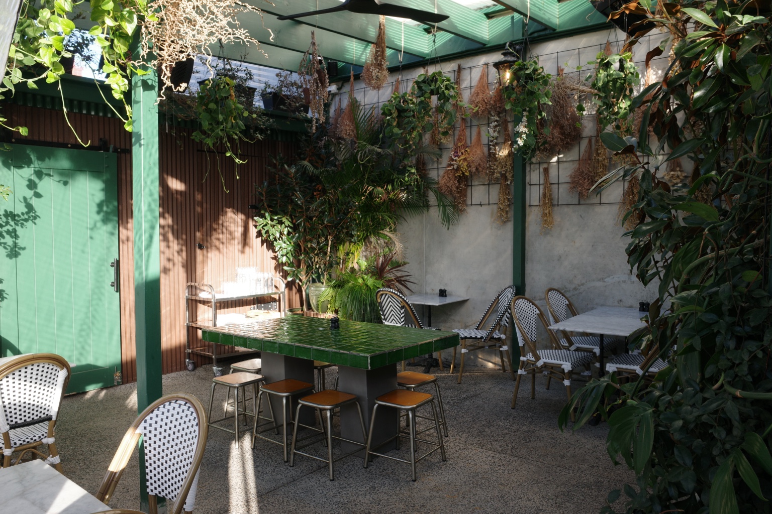 The leafy courtyard at CALI JARDÍN